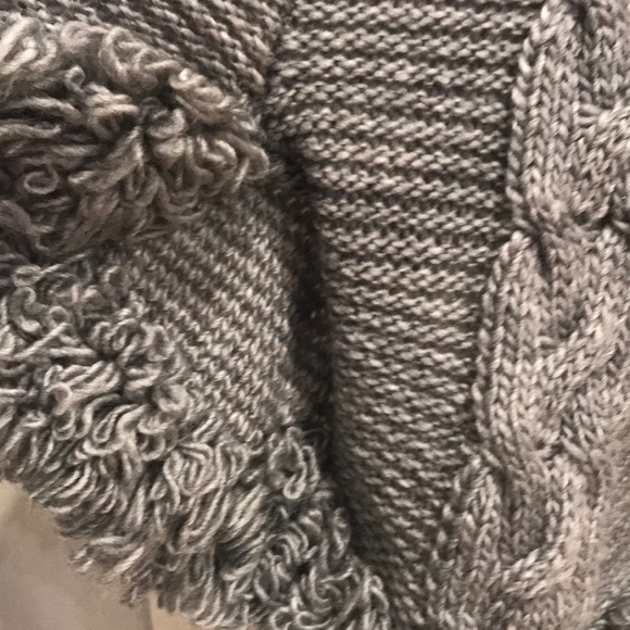 Sisters poncho cape. - Picture 5 of 5